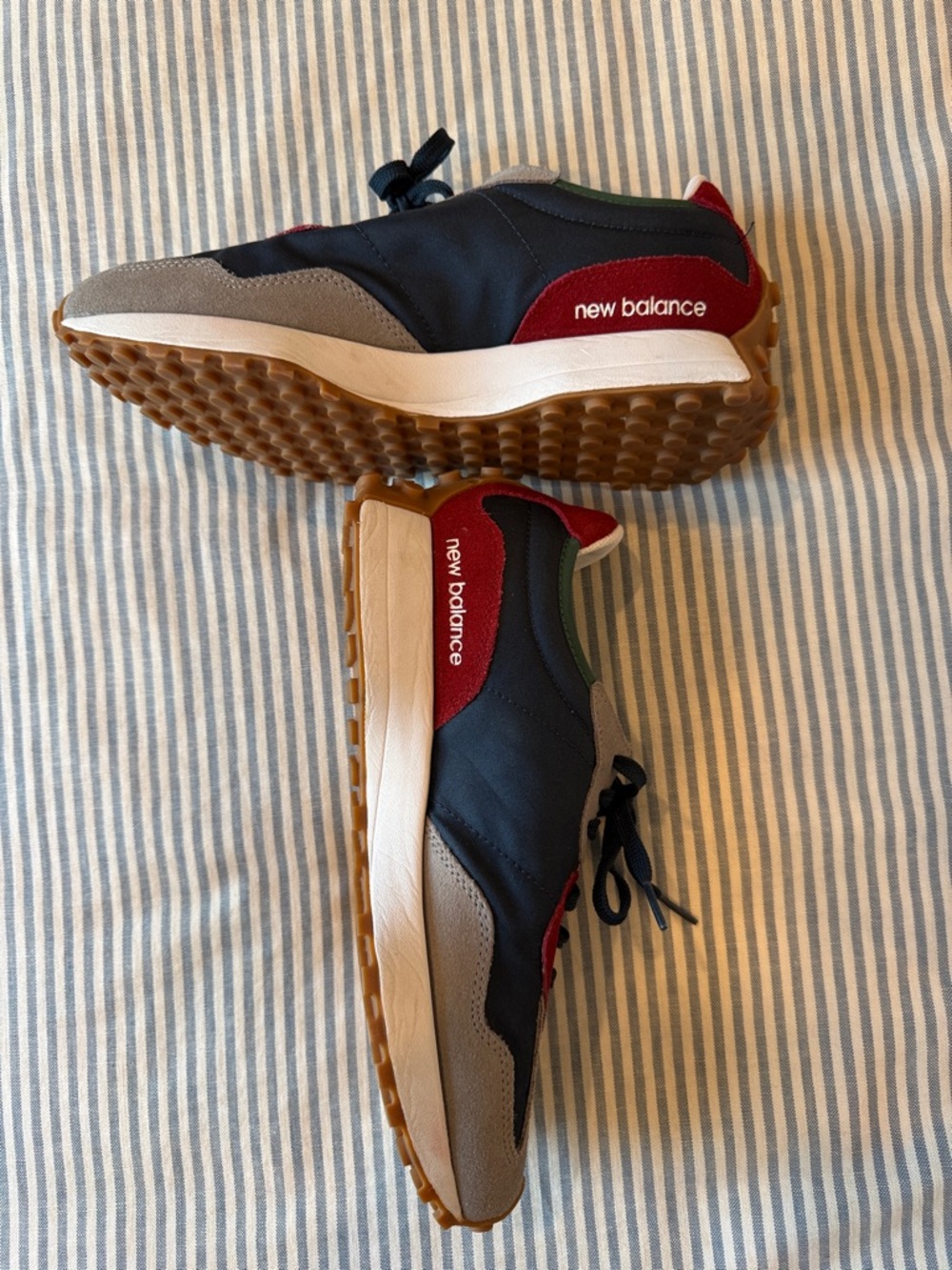New Balance 327 Men’s Sneakers in Multicolor Suede & Mesh - Red, Green, Blue. - Picture 3 of 4